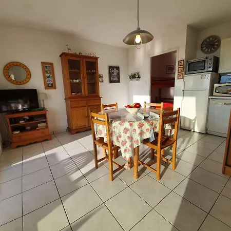 Apartment T2/cabine En Rdc, 4 Couchages, Terrasse, Parking Prive, A 50m De L'ocean - St-hilaire-de-riez - Fr-1-224c-50